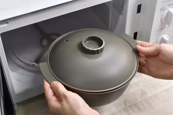 「【レンチンで即席麺】スリコの神商品「ザル付きビストロヌードル」で野菜タンメン風韓国ラーメン作ってみた！」の画像