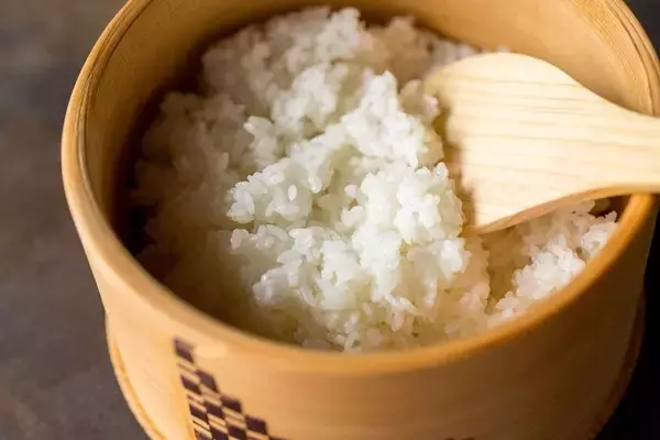 「【絶技・お麩をすりおろす！】パサつく冷ご飯がトロットロに♡野﨑洋光さん直伝の「豆乳かけご飯」作ろう！」の画像
