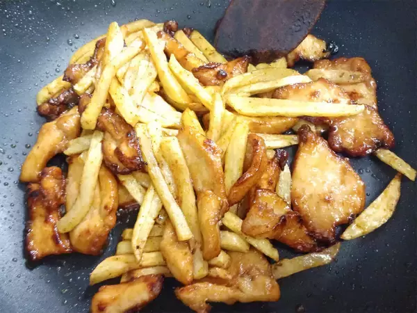 「【らっきょう酢の使い道】極上の甘酸っぱさ♡「鶏肉とじゃがいものサッパリ炒め」作ってみた！【農家直伝】」の画像