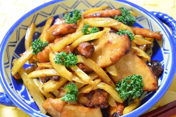 「【らっきょう酢の使い道】極上の甘酸っぱさ♡「鶏肉とじゃがいものサッパリ炒め」作ってみた！【農家直伝】」の画像