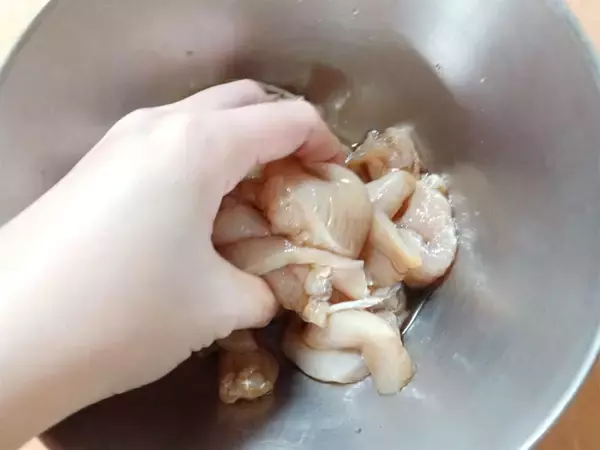 「【らっきょう酢の使い道】極上の甘酸っぱさ♡「鶏肉とじゃがいものサッパリ炒め」作ってみた！【農家直伝】」の画像