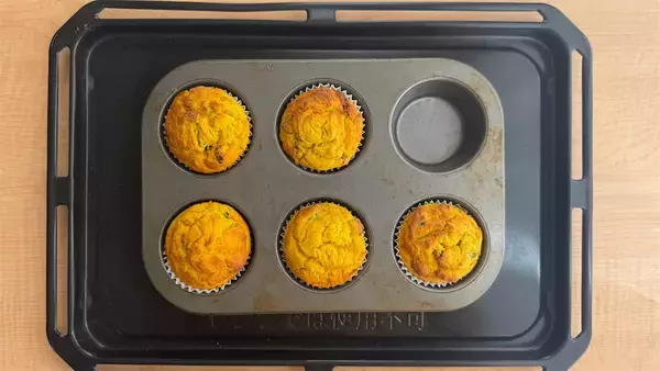 「砂糖・油なしでも大満足！「かぼちゃとレーズンの米粉マフィン」はしっとりどっしり食感♡【元パティシエ直伝】」の画像