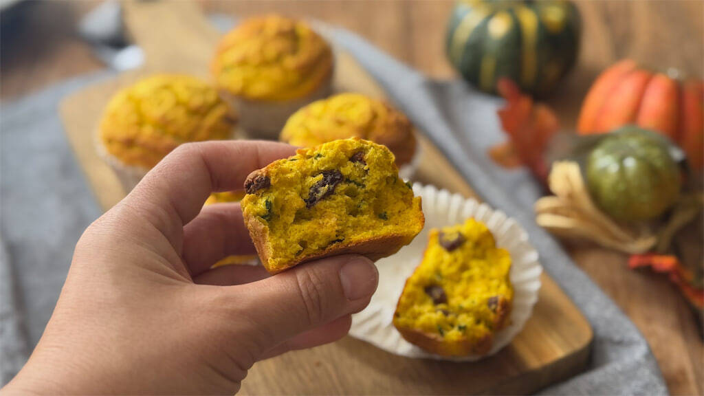 砂糖・油なしでも大満足！「かぼちゃとレーズンの米粉マフィン」はしっとりどっしり食感♡【元パティシエ直伝】