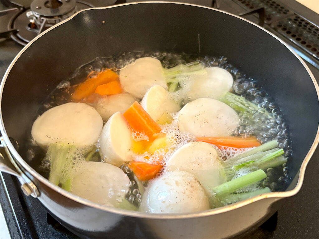 【昭和初期のレトロシチュー再現】え、お肉入れないの!?ケチャップ×バターでカブを煮込むハイカラ洋食風♪