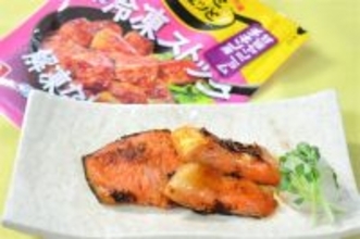 【ヤンニョムチキン風の鮭!?】下味つけて冷凍するの♪カチコチのまま焼ける「パッとジュッと」使ってみた！