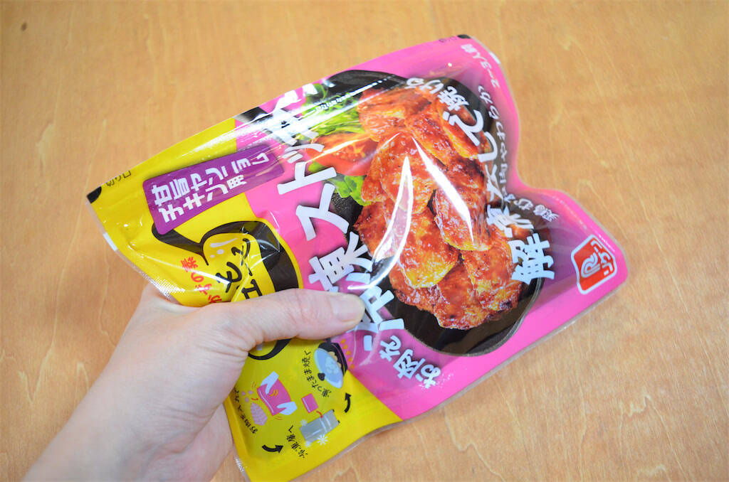 【ヤンニョムチキン風の鮭!?】下味つけて冷凍するの♪カチコチのまま焼ける「パッとジュッと」使ってみた！