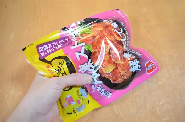 「【ヤンニョムチキン風の鮭!?】下味つけて冷凍するの♪カチコチのまま焼ける「パッとジュッと」使ってみた！」の画像