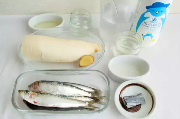 「【初心者向け魚料理】イワシと大根の「塩酢煮」が衝撃の透明感！しょうがの刺激でキリッと風味の煮物に!!」の画像