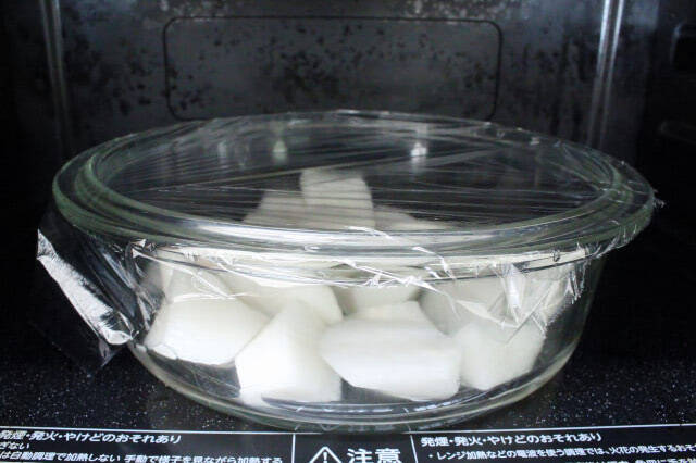 【初心者向け魚料理】イワシと大根の「塩酢煮」が衝撃の透明感！しょうがの刺激でキリッと風味の煮物に!!