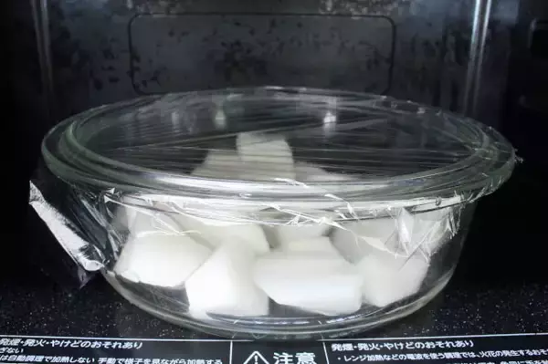 「【初心者向け魚料理】イワシと大根の「塩酢煮」が衝撃の透明感！しょうがの刺激でキリッと風味の煮物に!!」の画像