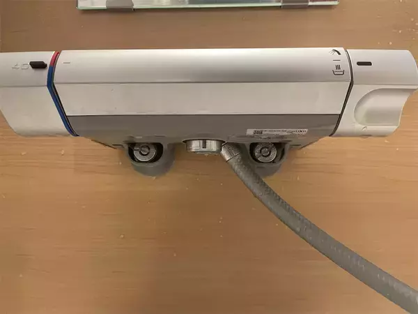 「【掃除の超裏ワザ】塗って流せば…水垢全落ち！SNSで人気沸騰中の「水垢のり」使ってみた♪」の画像