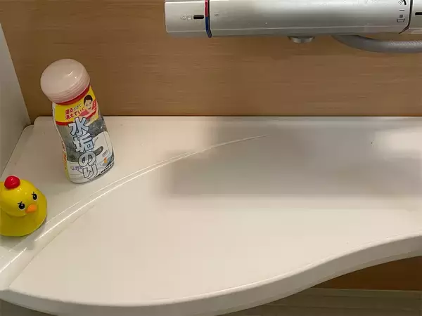 「【掃除の超裏ワザ】塗って流せば…水垢全落ち！SNSで人気沸騰中の「水垢のり」使ってみた♪」の画像