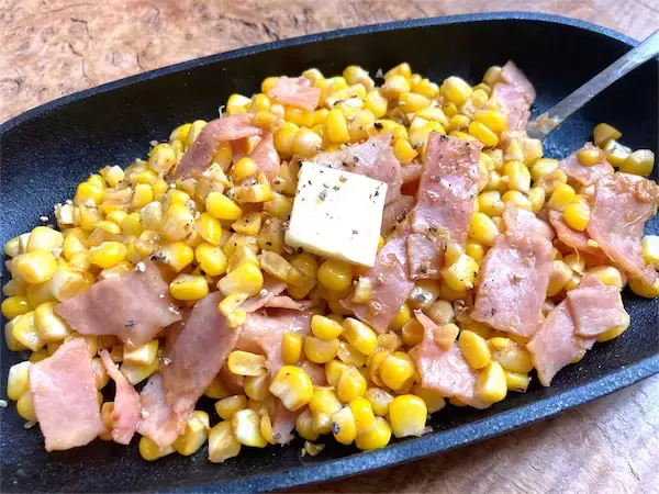 「【農家直伝】とうもろこしは“こってりアレンジ”が悪魔的♡「バターしょうゆコーン」作ってみた！レンチン4分♪」の画像