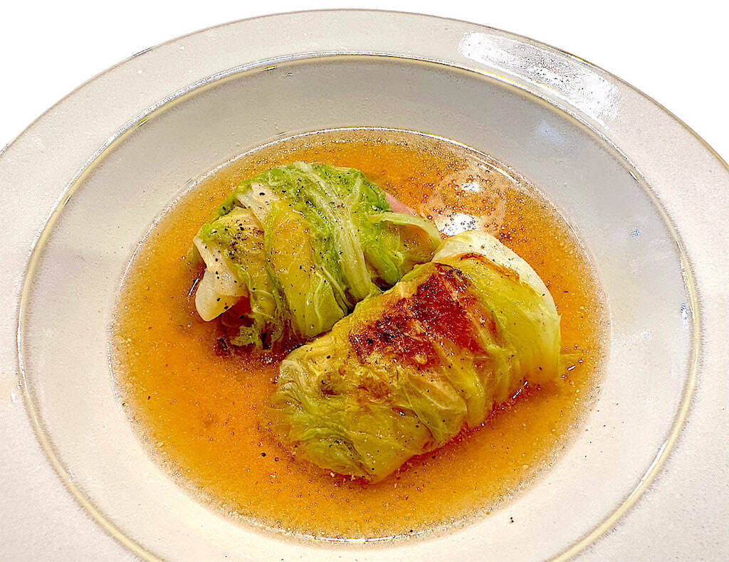 【食材2つ】ロールキャベツを「白菜」で作ってみた！ひき肉も使わずベーコンで!?炒め煮で香り優勝♪【農家直伝】