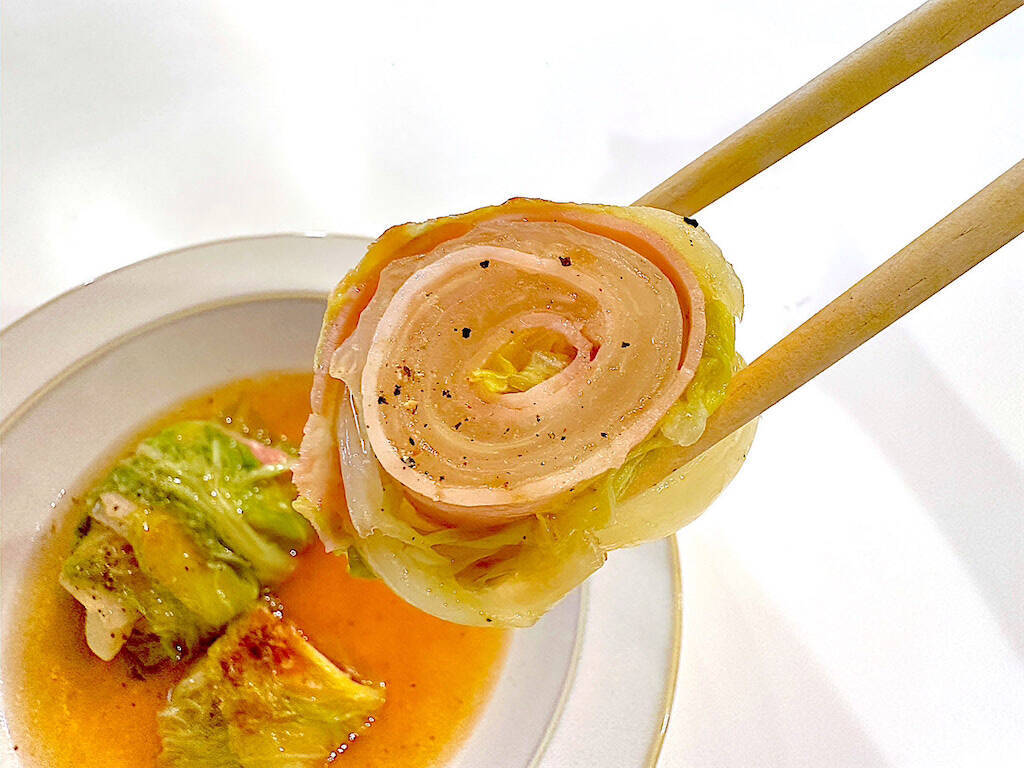 【食材2つ】ロールキャベツを「白菜」で作ってみた！ひき肉も使わずベーコンで!?炒め煮で香り優勝♪【農家直伝】