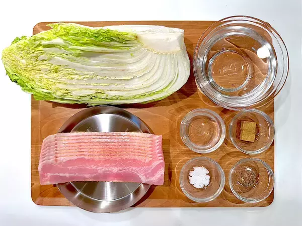 「【食材2つ】ロールキャベツを「白菜」で作ってみた！ひき肉も使わずベーコンで!?炒め煮で香り優勝♪【農家直伝】」の画像