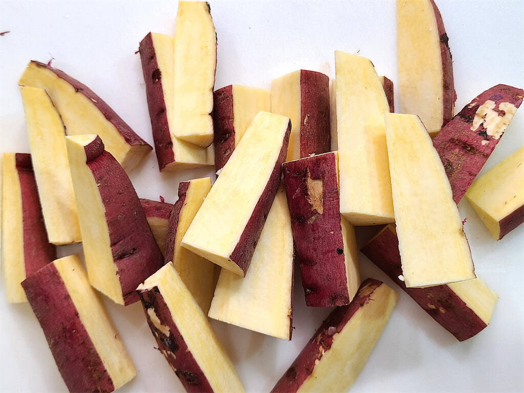 【シェフ三國のシン・大学芋】見た目は普通…え、ココナッツオイルで!?じっくり火入れで香りも味も甘～い