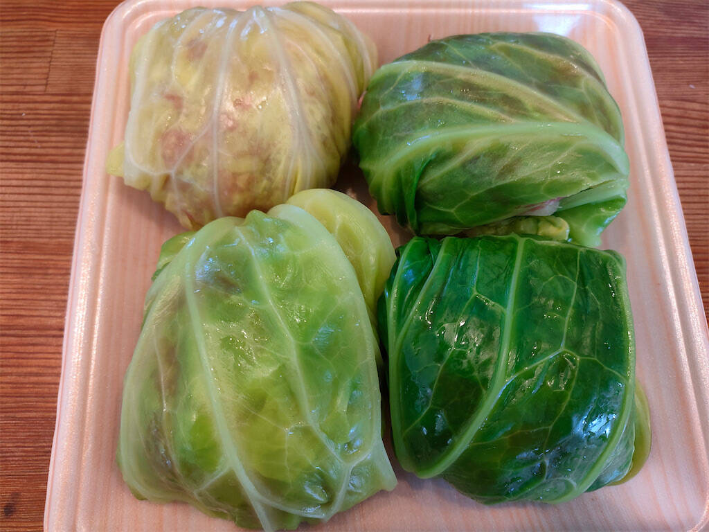 【炊飯器で超時短】肉ダネに生米ブチ込んで巻く「ロールキャベツ」作ってみた！すごいモチっと食感♪【農家直伝】