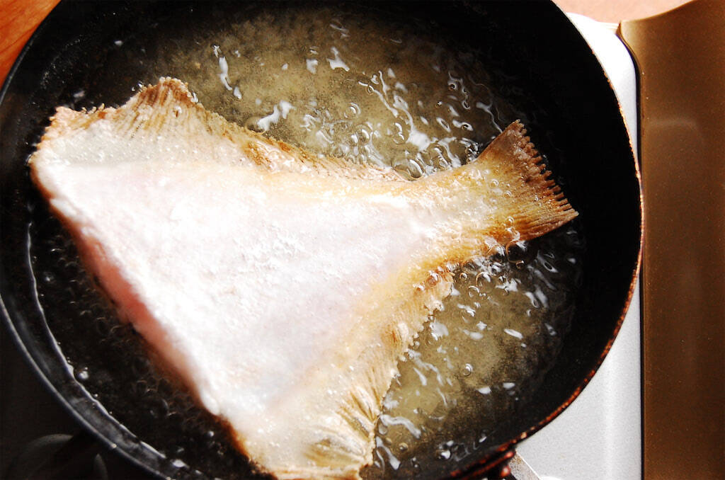 【カレイは揚げると大優勝】煮付け卒業!?カレイを「から揚げ」にしてみた！残り野菜のあんかけでトロフワ〜♡