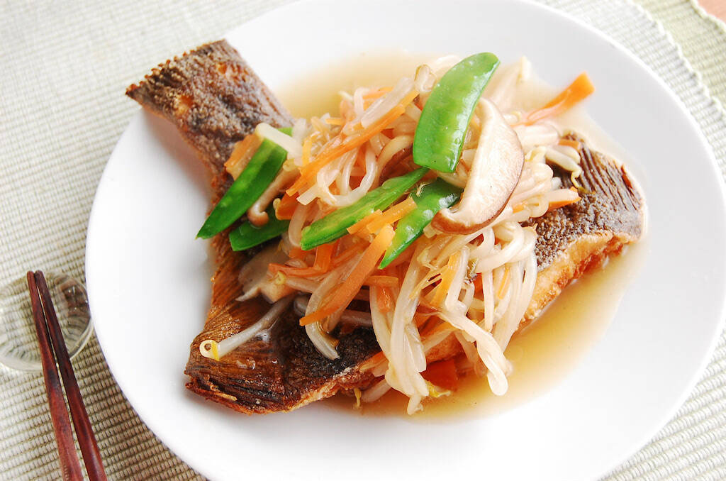 【カレイは揚げると大優勝】煮付け卒業!?カレイを「から揚げ」にしてみた！残り野菜のあんかけでトロフワ〜♡
