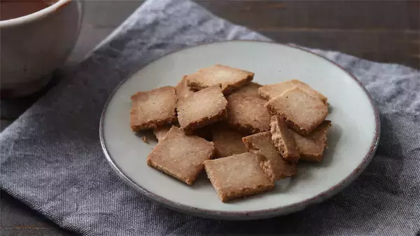 【計量スプーンで計ればOK】「米粉のすりごまクッキー」はトースター10分で作れる！【元パティシエ直伝】