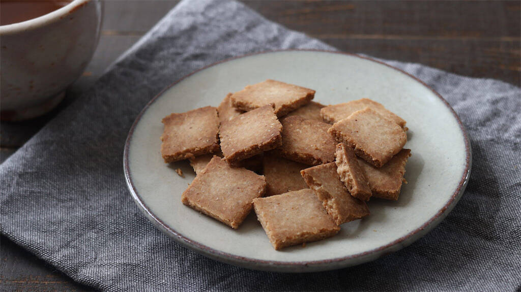 【計量スプーンで計ればOK】「米粉のすりごまクッキー」はトースター10分で作れる！【元パティシエ直伝】