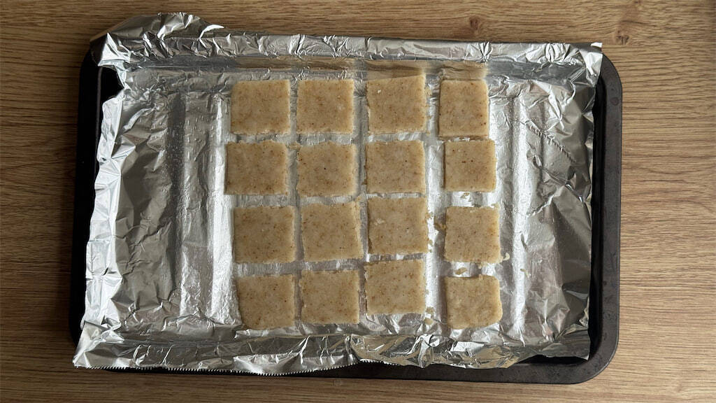 【計量スプーンで計ればOK】「米粉のすりごまクッキー」はトースター10分で作れる！【元パティシエ直伝】