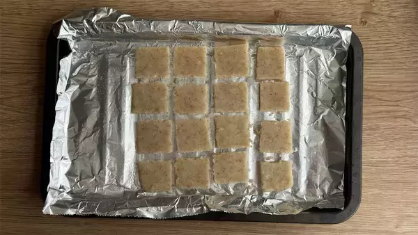 「【計量スプーンで計ればOK】「米粉のすりごまクッキー」はトースター10分で作れる！【元パティシエ直伝】」の画像