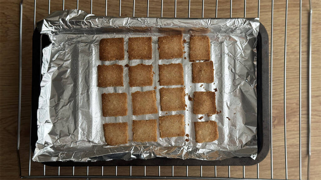 【計量スプーンで計ればOK】「米粉のすりごまクッキー」はトースター10分で作れる！【元パティシエ直伝】