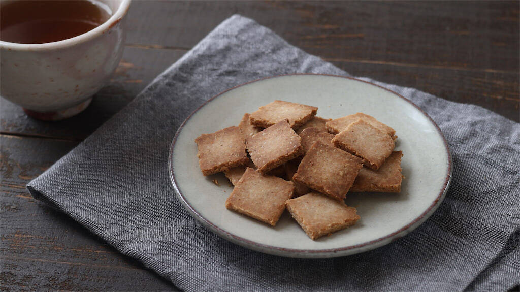 【計量スプーンで計ればOK】「米粉のすりごまクッキー」はトースター10分で作れる！【元パティシエ直伝】