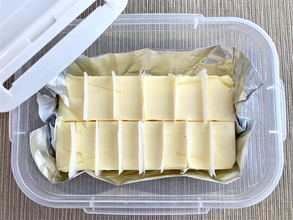 【調理の裏ワザ】バターを“使いやすく”小分けする方法！「え、包丁を汚さずに小分けできるの⁉」