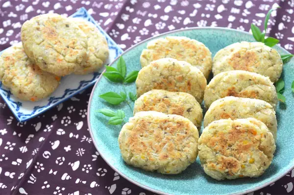 「もそもそ？どころかモッチリジュ〜シ〜「おからの小判焼き」作ってみた！米粉と野菜が決め手なの♡【農家直伝】」の画像