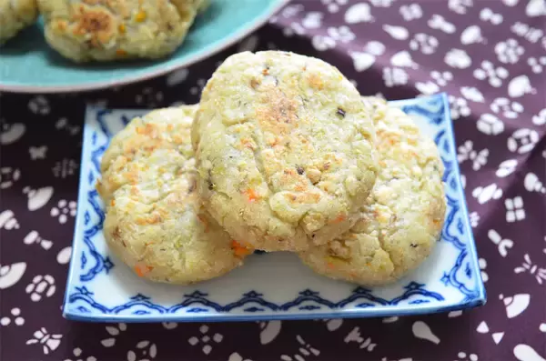 「もそもそ？どころかモッチリジュ〜シ〜「おからの小判焼き」作ってみた！米粉と野菜が決め手なの♡【農家直伝】」の画像