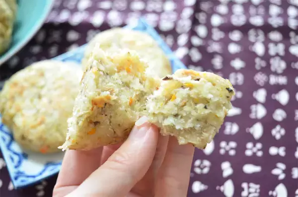 「もそもそ？どころかモッチリジュ〜シ〜「おからの小判焼き」作ってみた！米粉と野菜が決め手なの♡【農家直伝】」の画像