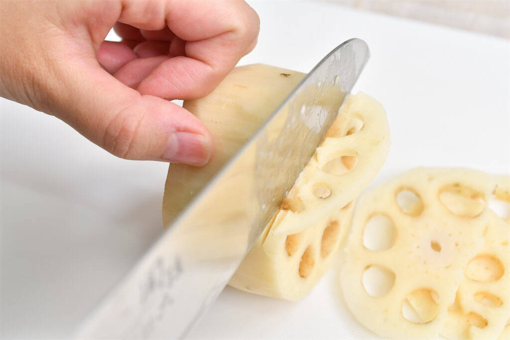 【割れちゃった…を防止】れんこんは○○○○すればスパッと切れる！シャキシャキ感もキープ♪【青髪のテツ】