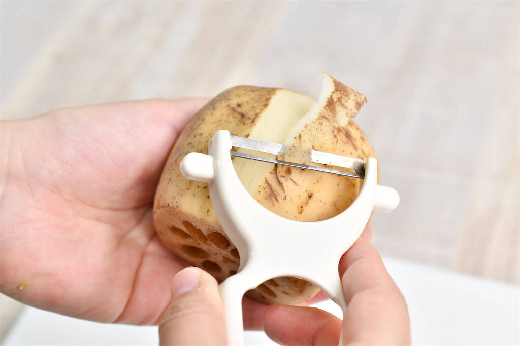 【割れちゃった…を防止】れんこんは○○○○すればスパッと切れる！シャキシャキ感もキープ♪【青髪のテツ】