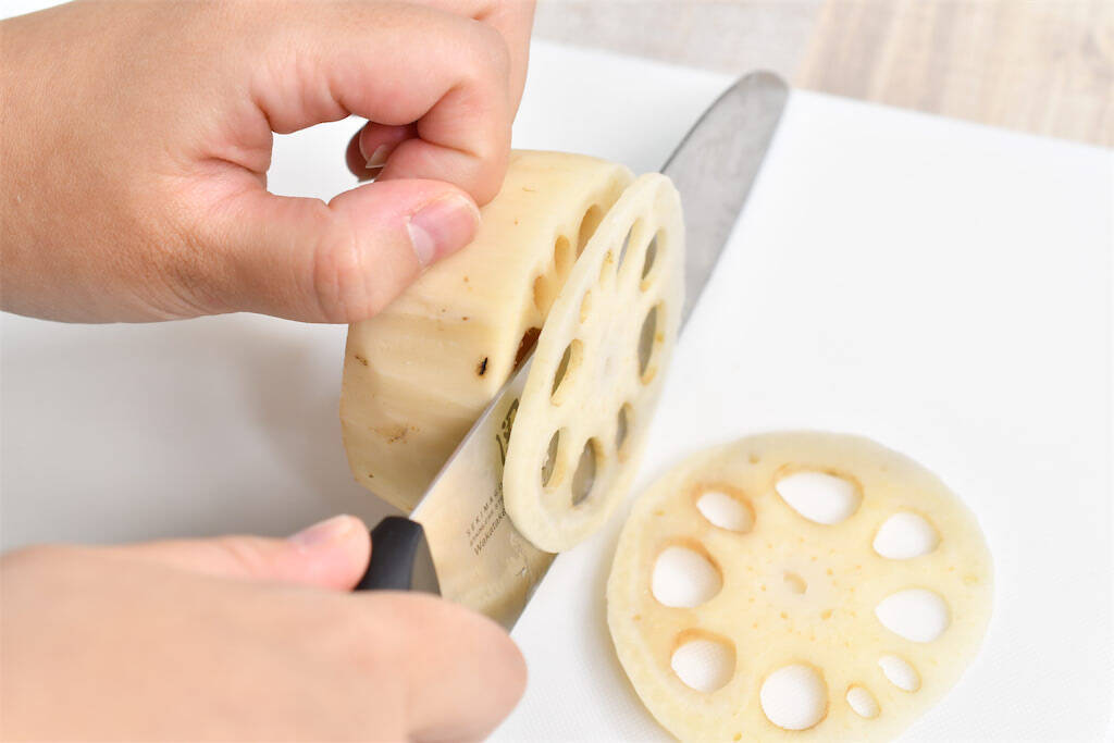 【割れちゃった…を防止】れんこんは○○○○すればスパッと切れる！シャキシャキ感もキープ♪【青髪のテツ】