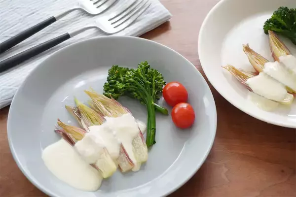 「【焼くだけで主役に】みょうが×チーズの新境地「おつまみフォンデュ」作ってみた！ナツメグでスパイシー風味♪」の画像