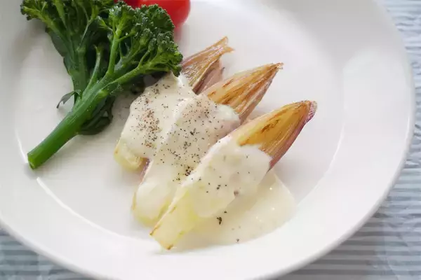 「【焼くだけで主役に】みょうが×チーズの新境地「おつまみフォンデュ」作ってみた！ナツメグでスパイシー風味♪」の画像