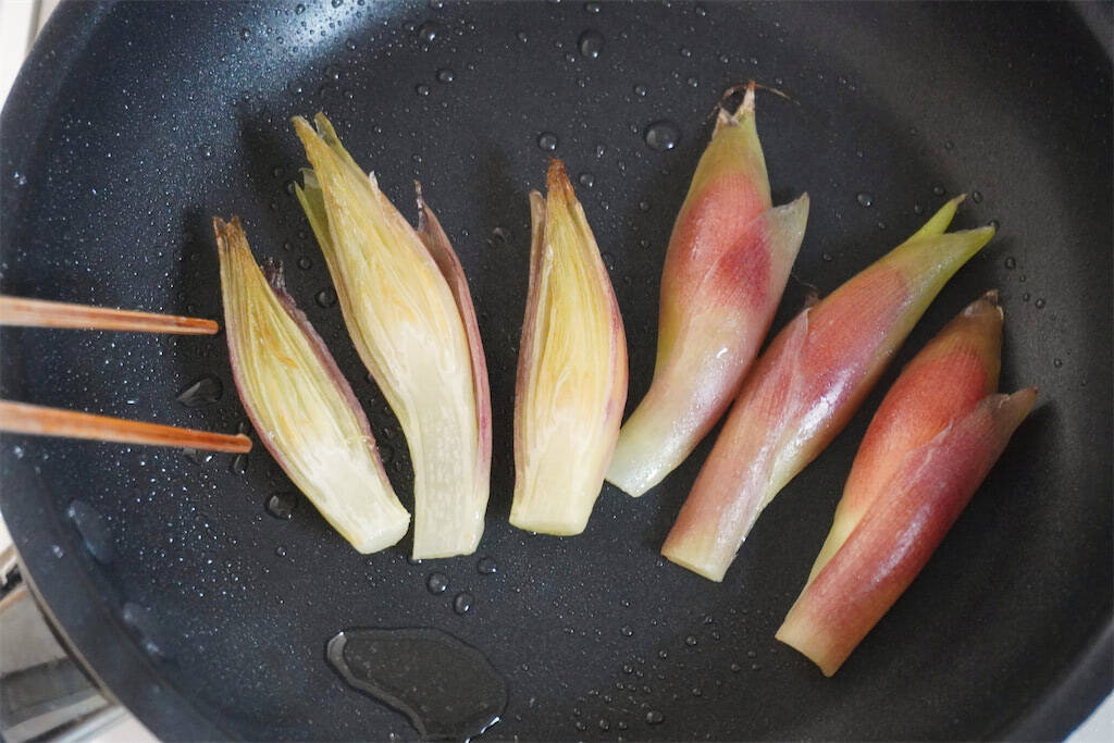 【焼くだけで主役に】みょうが×チーズの新境地「おつまみフォンデュ」作ってみた！ナツメグでスパイシー風味♪