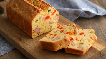 【極上おかずケーキ】チーズ＆ウインナー＆甘い夏野菜♪「米粉ケークサレ」は冷やしても◎【元パティシエ直伝】