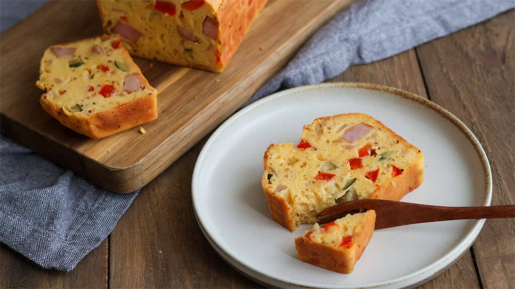 【極上おかずケーキ】チーズ＆ウインナー＆甘い夏野菜♪「米粉ケークサレ」は冷やしても◎【元パティシエ直伝】