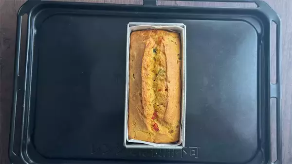 「【極上おかずケーキ】チーズ＆ウインナー＆甘い夏野菜♪「米粉ケークサレ」は冷やしても◎【元パティシエ直伝】」の画像