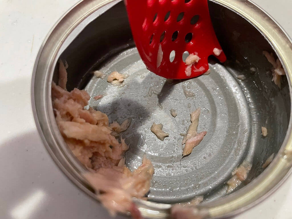 【100均でリュウジレシピ】セリア「ツナ缶用スプーン」を使うと「まるごと無限ピーマン」が手際よく作れる話