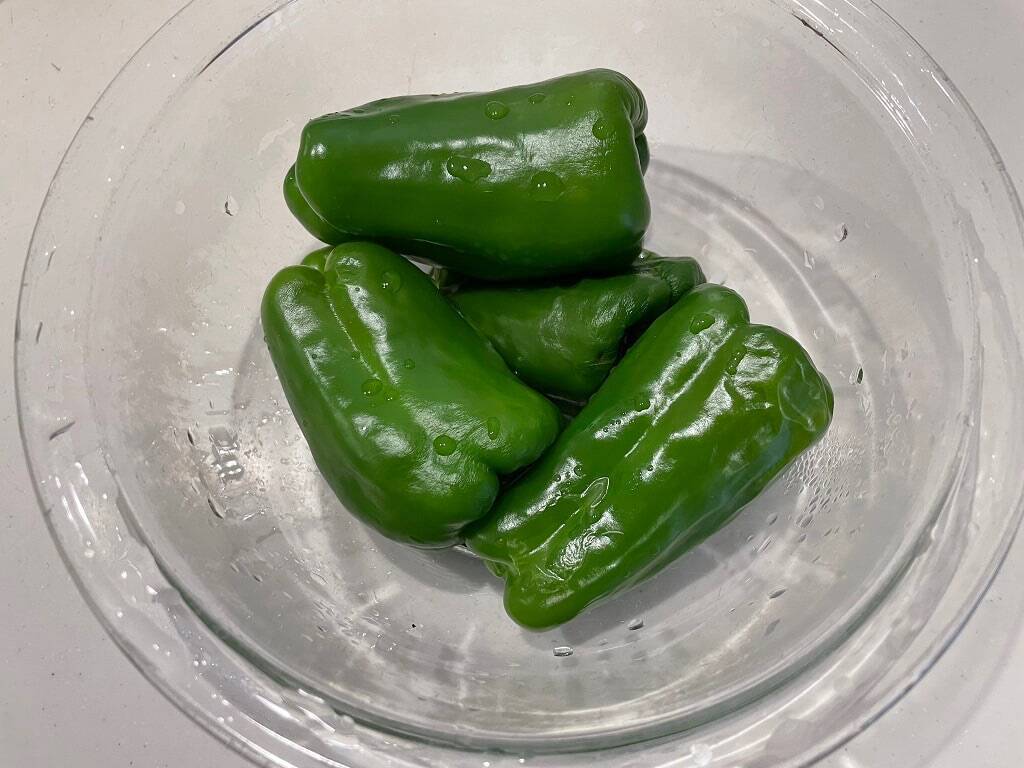 【100均でリュウジレシピ】セリア「ツナ缶用スプーン」を使うと「まるごと無限ピーマン」が手際よく作れる話