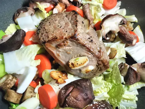 「【志麻さんの和洋折衷】クリスマスにも正月にも！「すき焼き風ローストビーフ」にトライ！」の画像