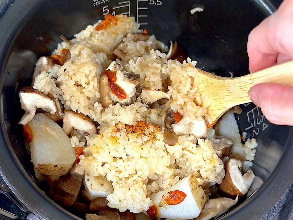 【薬膳風炊き込みごはん】作ろう！きのこと山芋ゴロゴロで一品でも食べ応え◎免疫力も爆増♡え、とろろで味変も!?