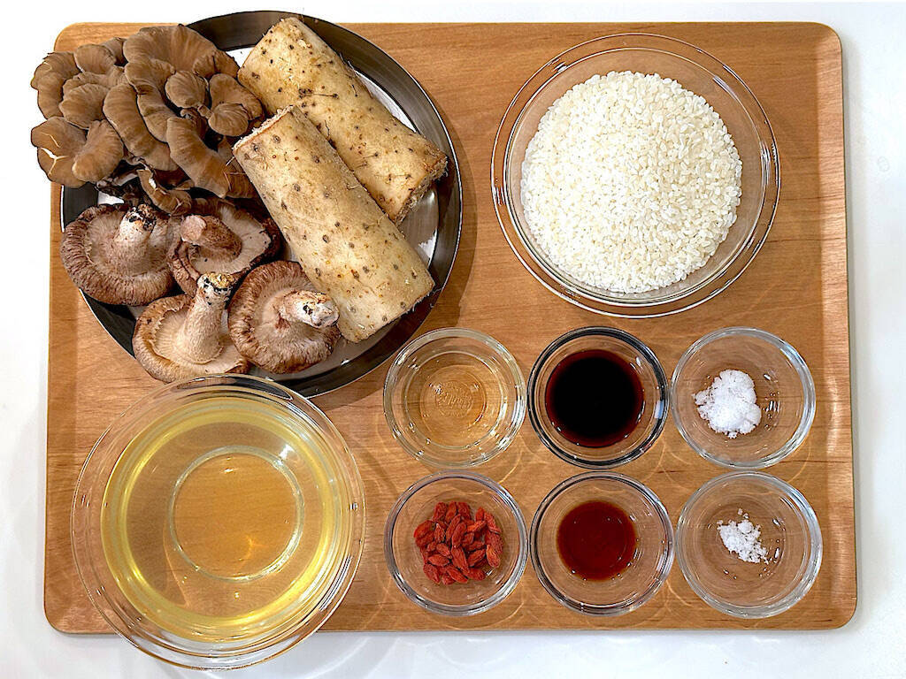 【薬膳風炊き込みごはん】作ろう！きのこと山芋ゴロゴロで一品でも食べ応え◎免疫力も爆増♡え、とろろで味変も!?