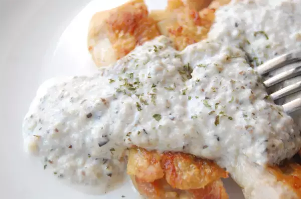 「【芸能人の自宅めし】料理がプロ級な梅沢富美男さんの「パリパリチキン」作ってみた！きのこソースが絶品」の画像