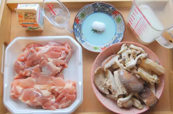 「【芸能人の自宅めし】料理がプロ級な梅沢富美男さんの「パリパリチキン」作ってみた！きのこソースが絶品」の画像